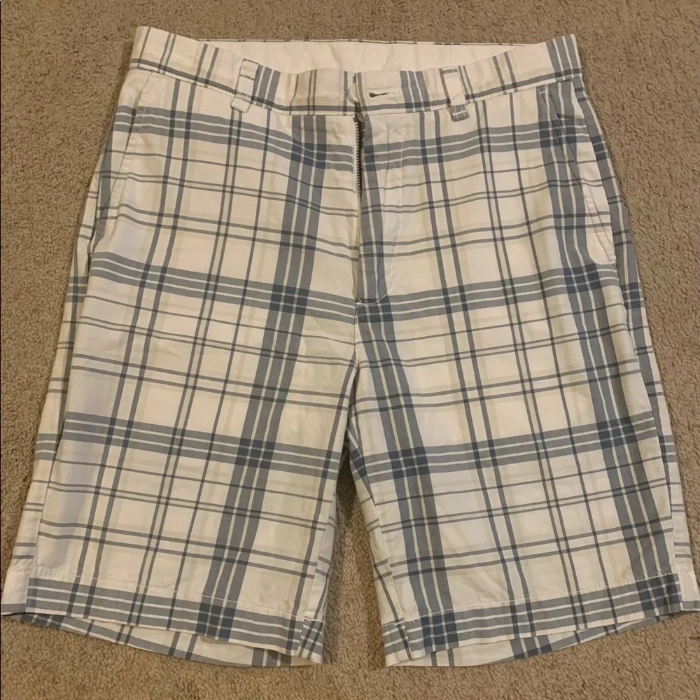 Roundtree & Yorke Khaki Plaid Shorts size 30”